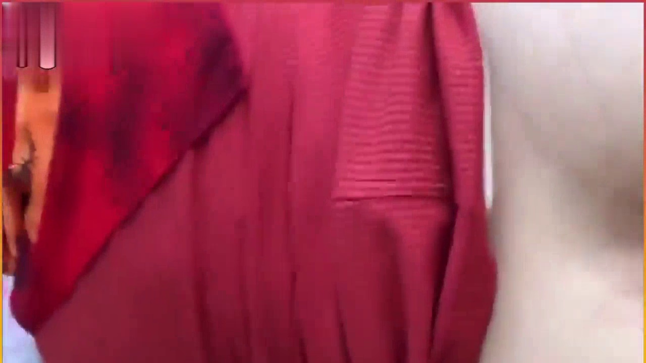 Olgun dul türbanlıyı ayak üstü sikiyor