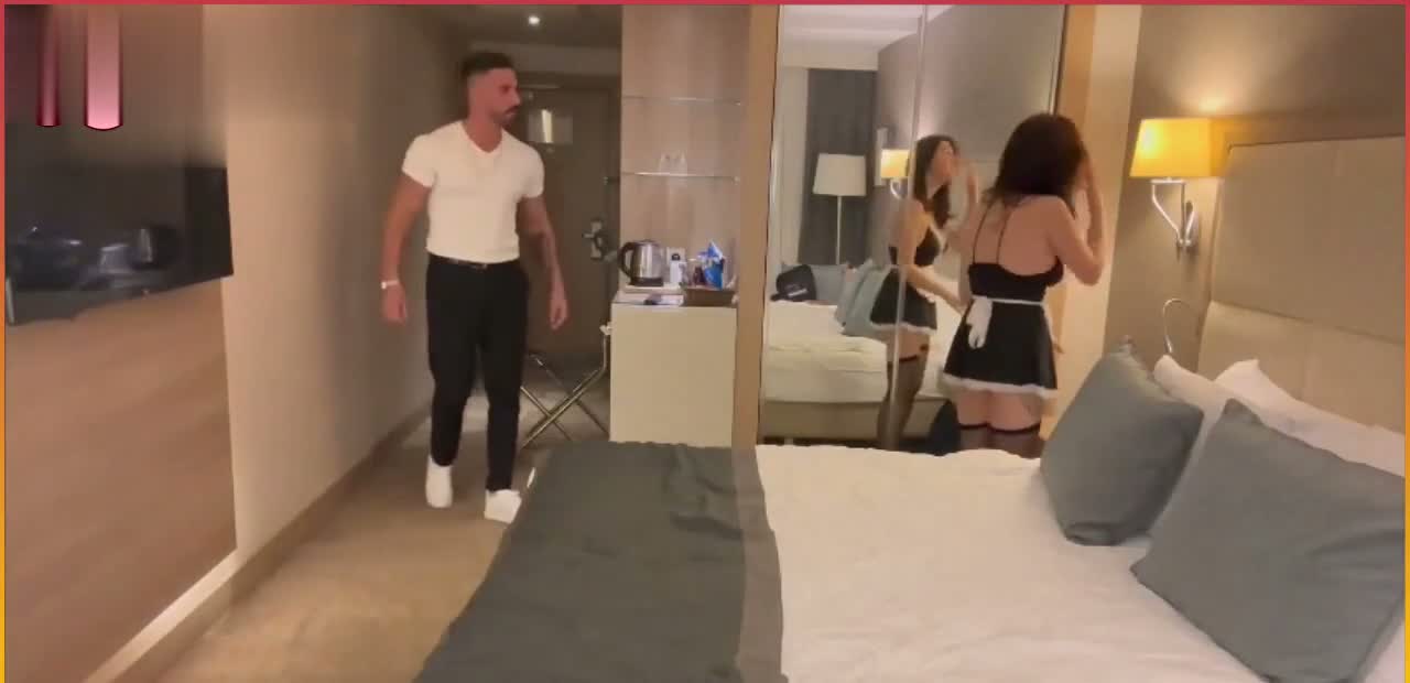 Athelina otelde hizmetçi fantezisi